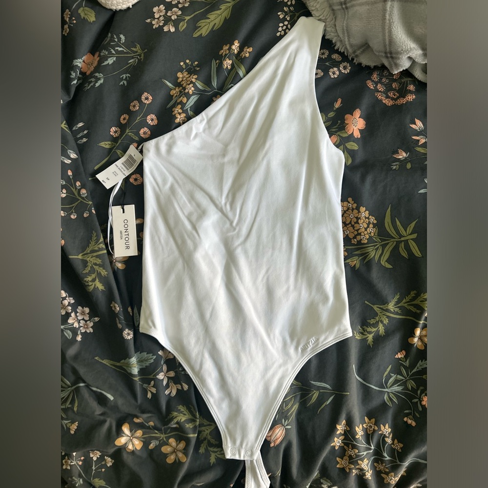 BNWT Aritzia Babaton Contour one shoulder Bodysuit